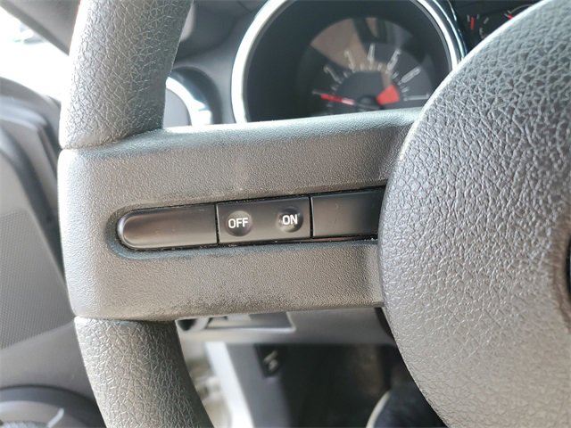 Used 2005 Ford Mustang Deluxe image 11