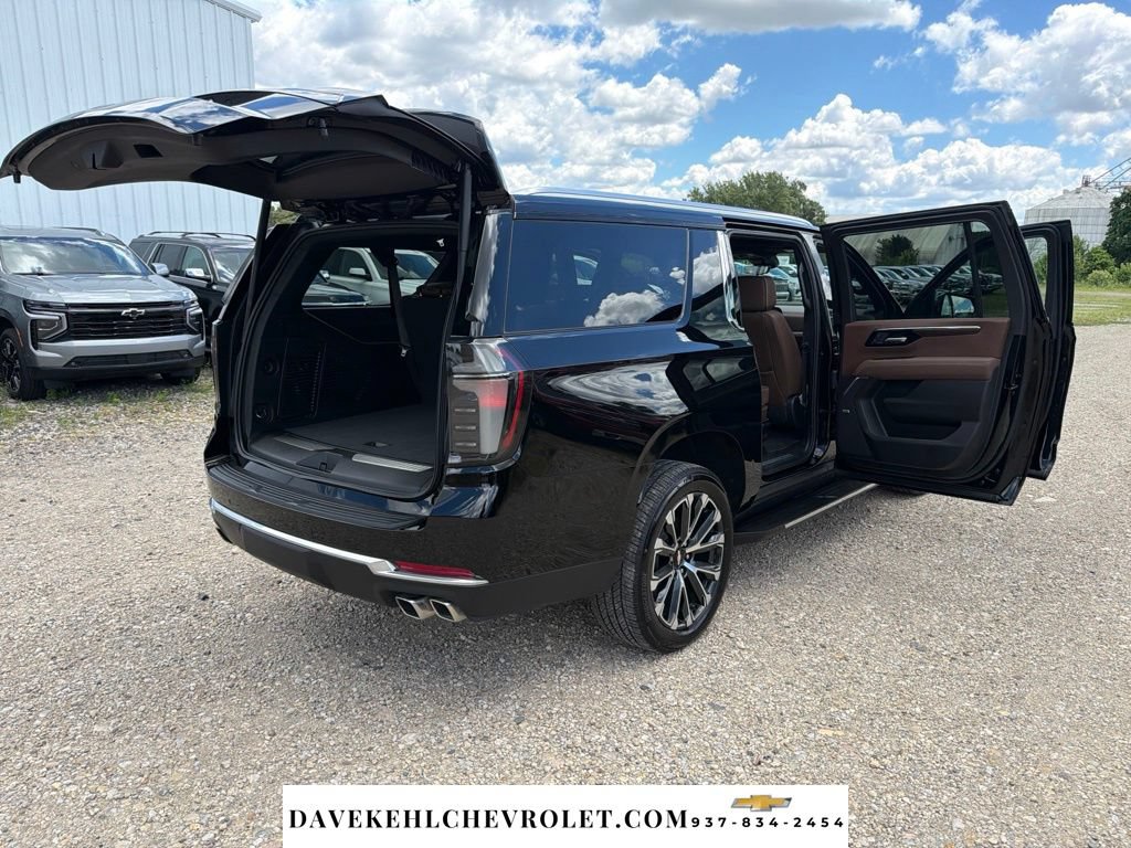 Used 2025 Chevrolet Suburban High Country w/ Sun And Tow Package AWD/4WD image 34