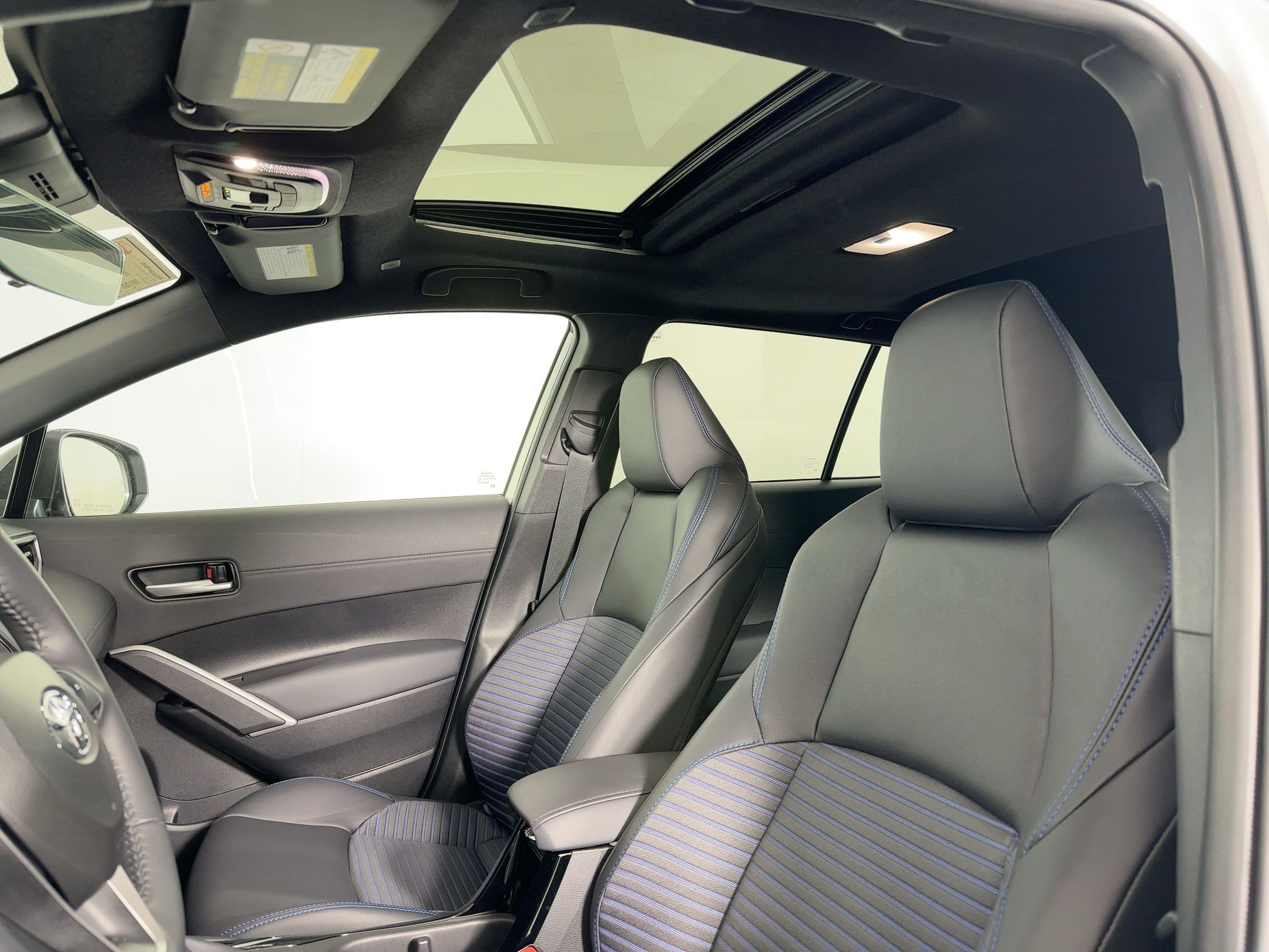 Used 2025 Toyota Corolla Cross AWD Hybrid image 12