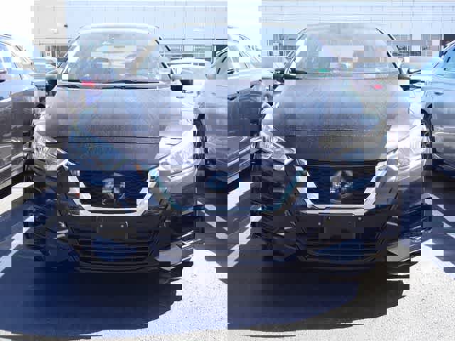 Used 2021 Nissan Versa SV image 2