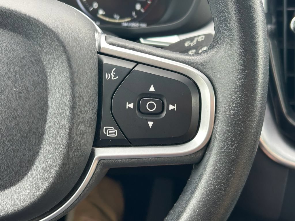 Used 2020 Volvo XC60 T5 Momentum AWD/4WD image 35