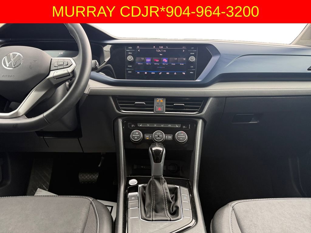 Used 2024 Volkswagen Taos SE image 11