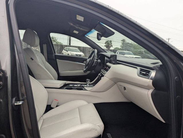 Used 2025 Genesis G70 2.5T image 14