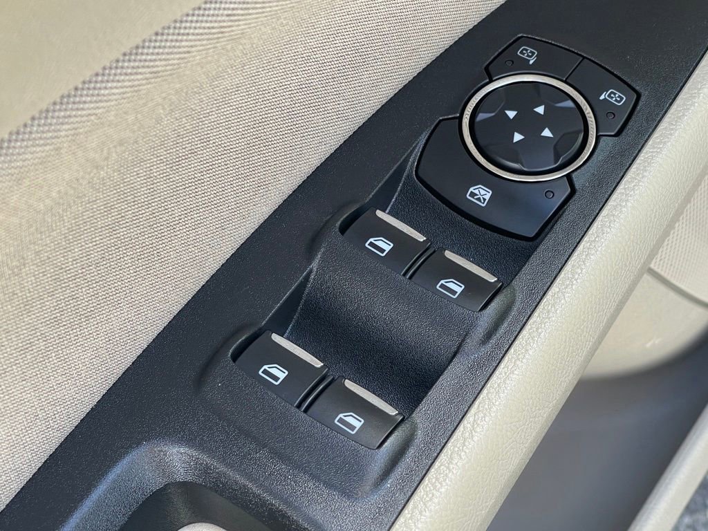 Used 2019 Ford Fusion SE image 17