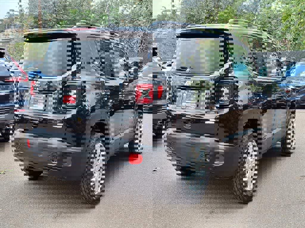 Used 2018 Jeep Renegade Latitude image 4