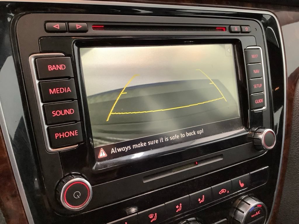 Used 2013 Volkswagen Passat TDI SEL Premium FWD image 18