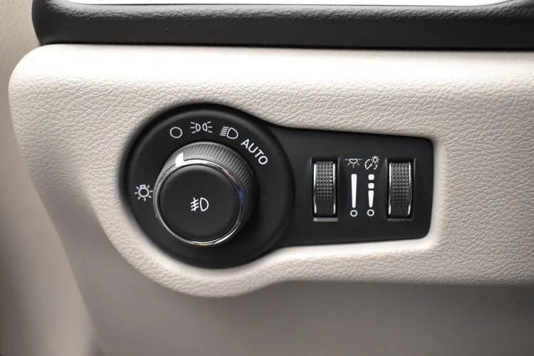 Used 2023 Chrysler Pacifica Touring-L FWD image 22