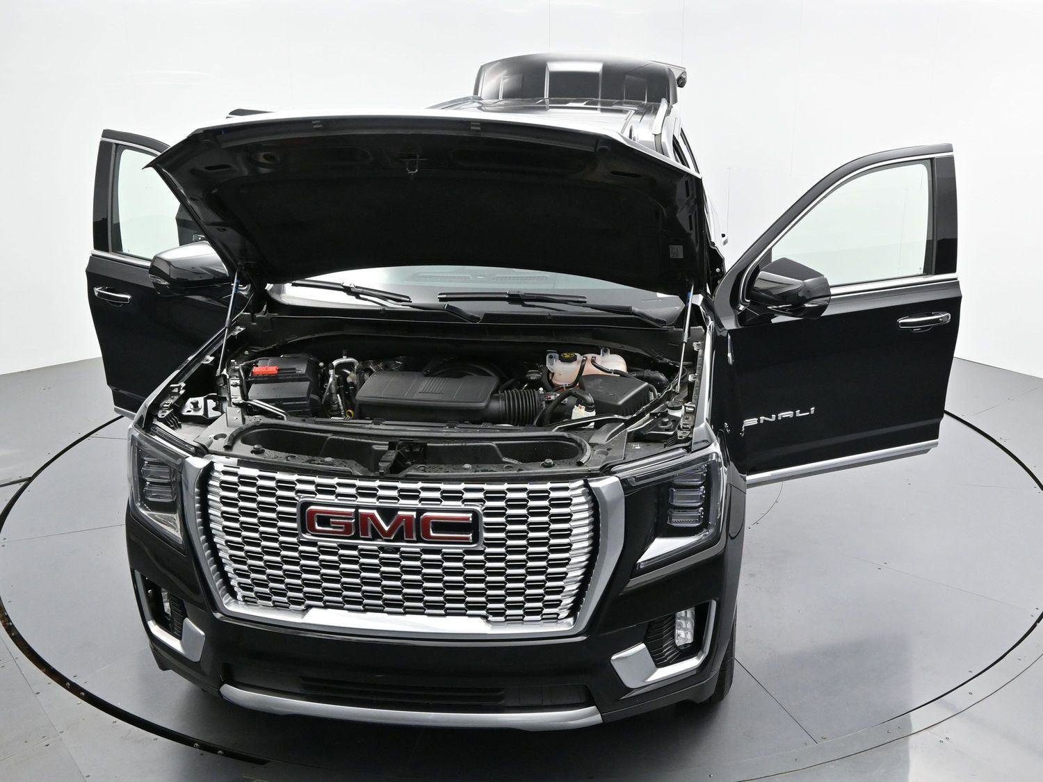 Used 2024 GMC Yukon Denali w/ Advanced Technology Package AWD/4WD image 52