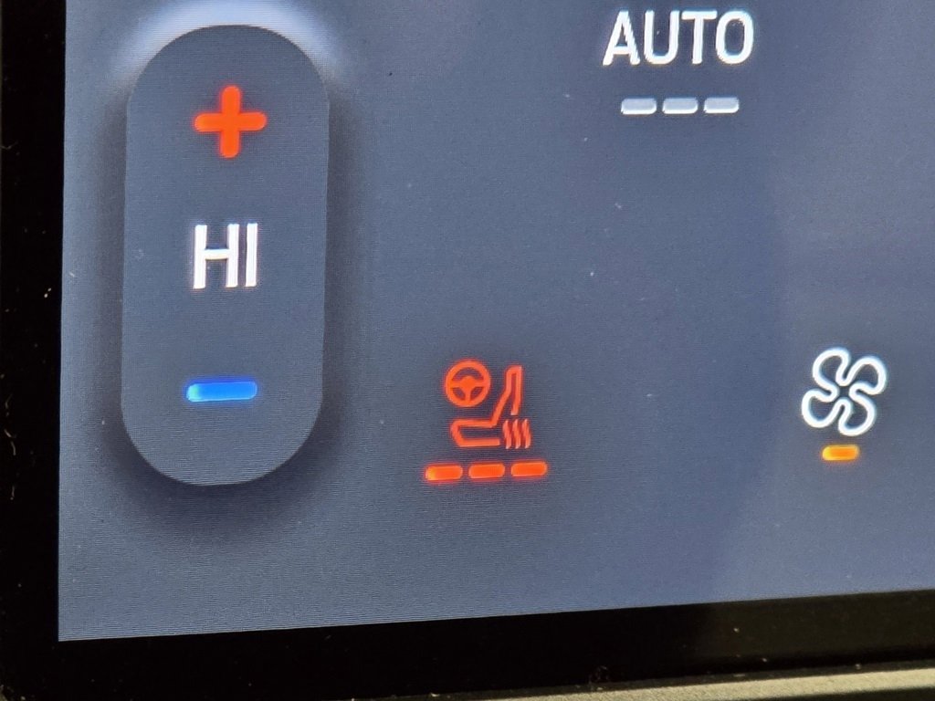 Used 2022 Ford Edge Titanium w/ Equipment Group 301A image 7