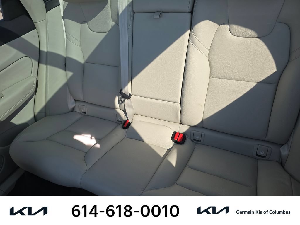 Used 2023 Volvo XC60 B5 Plus AWD/4WD image 18