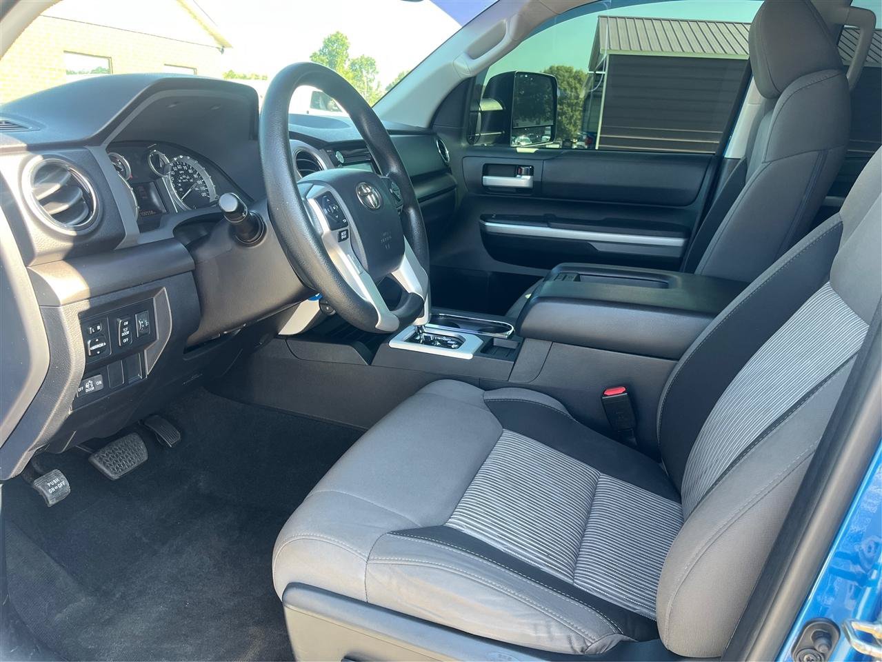 Used 2016 Toyota Tundra SR5 w/ TRD Off Road Package AWD/4WD image 9