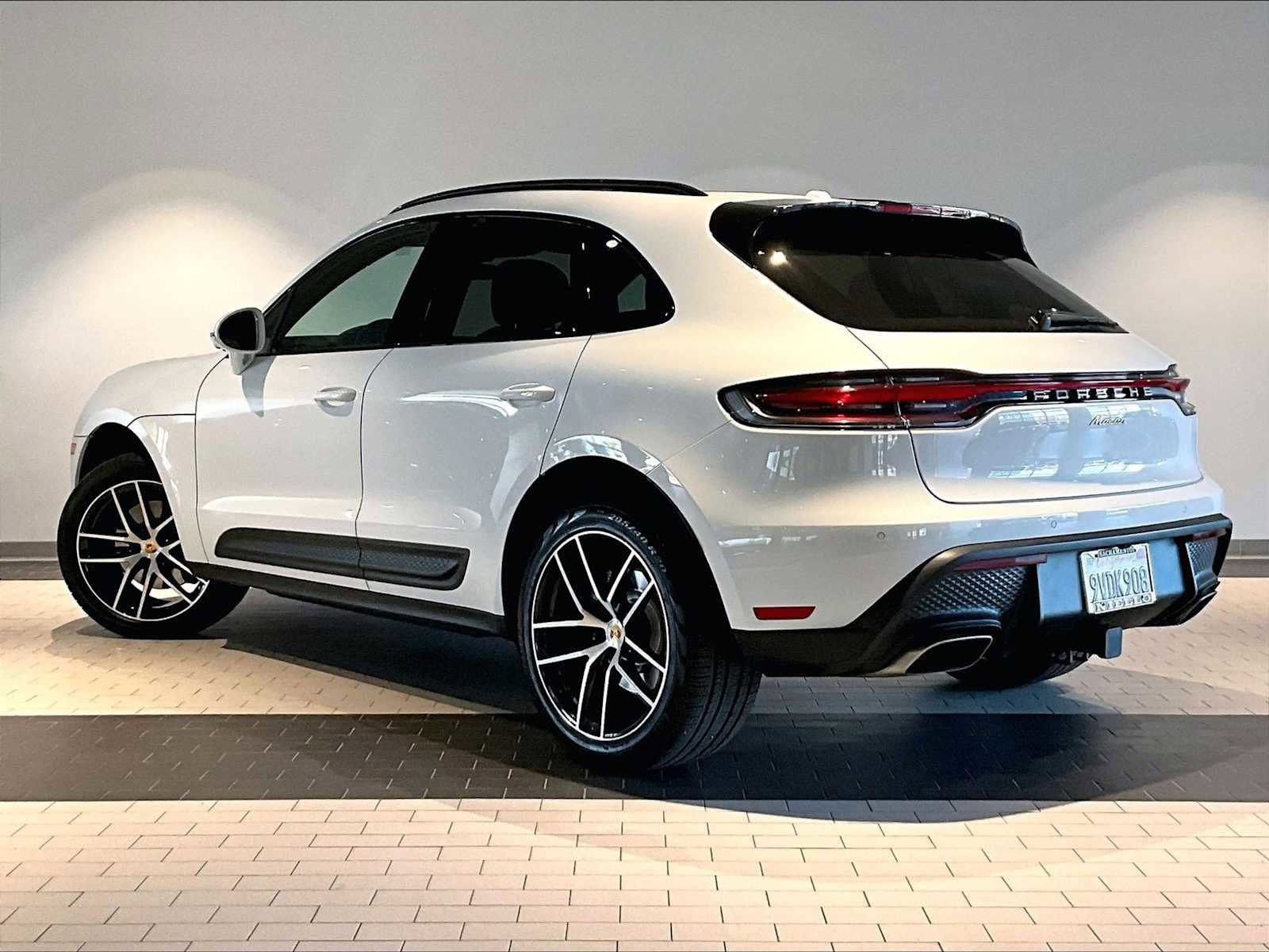 Used 2025 Porsche Macan image 3