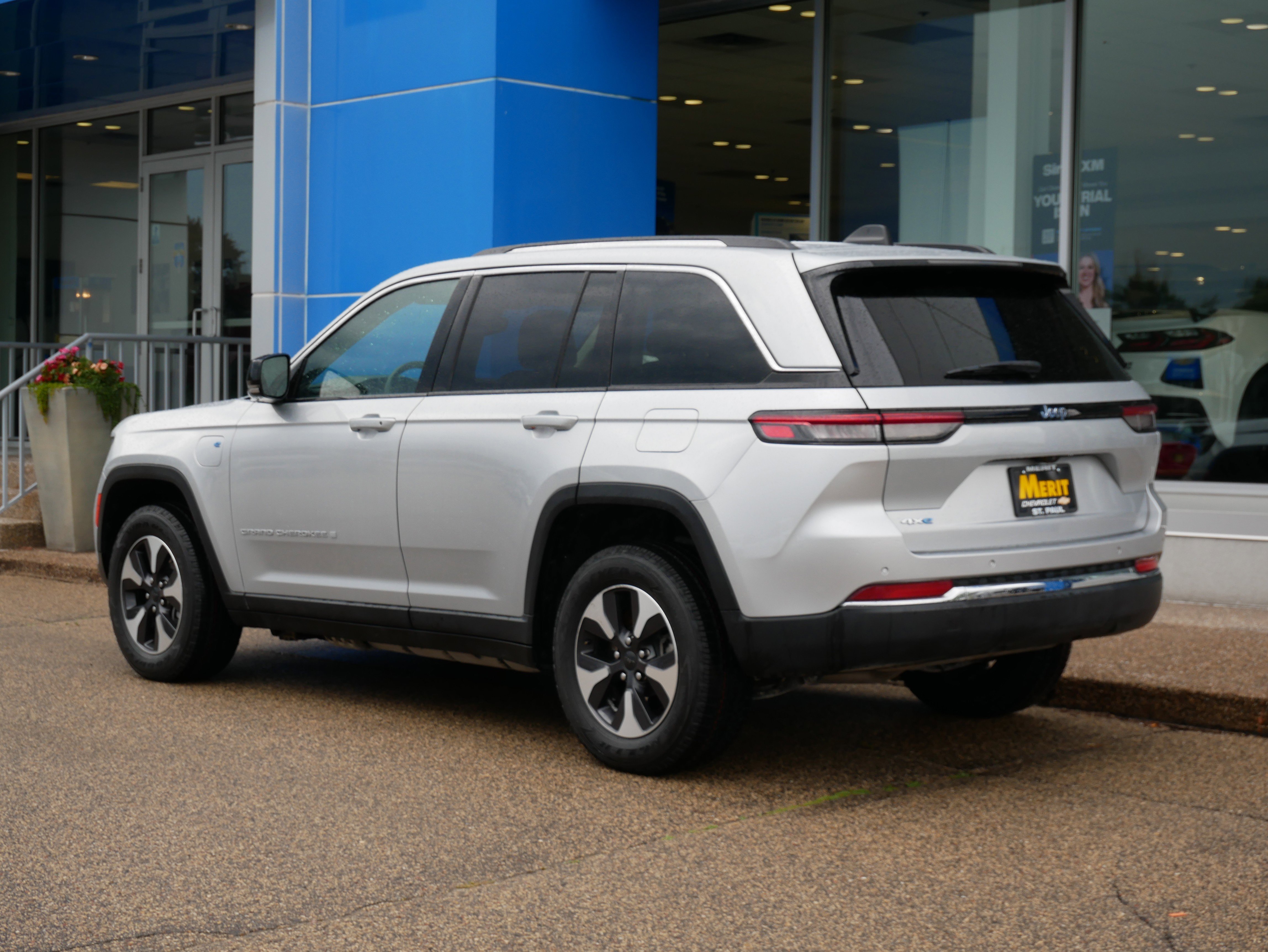 Used 2024 Jeep Grand Cherokee Limited 4xe image 4