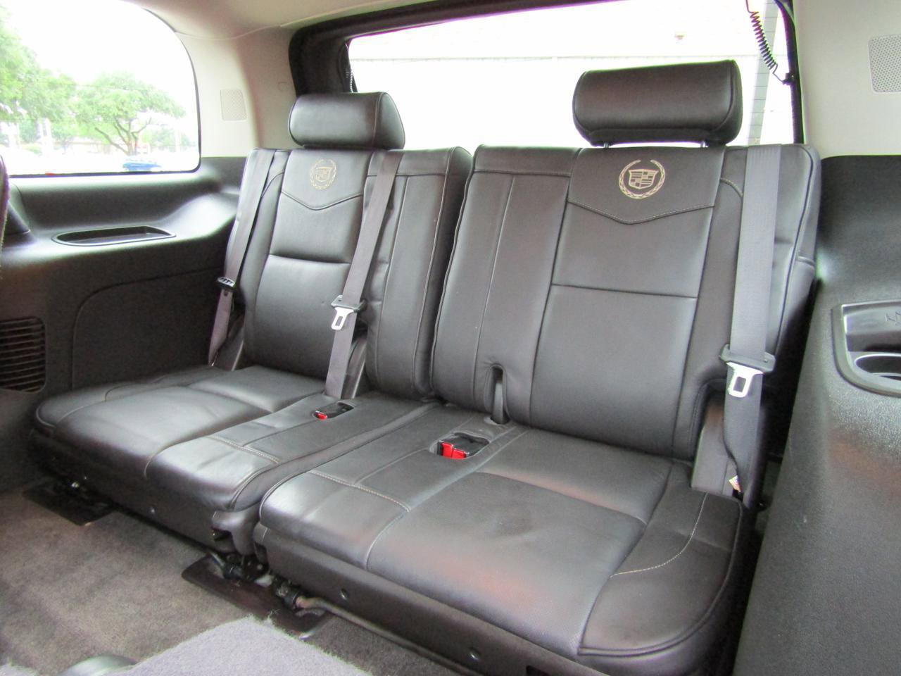 Used 2013 Cadillac Escalade Platinum RWD image 11