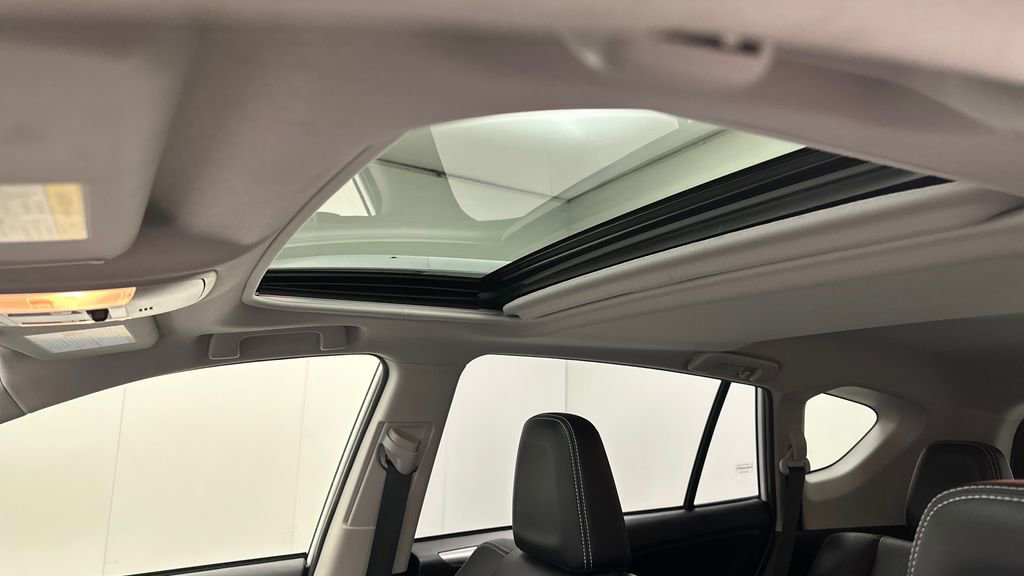 Used 2018 Toyota RAV4 Limited w/ Carpet Mat Package image 17