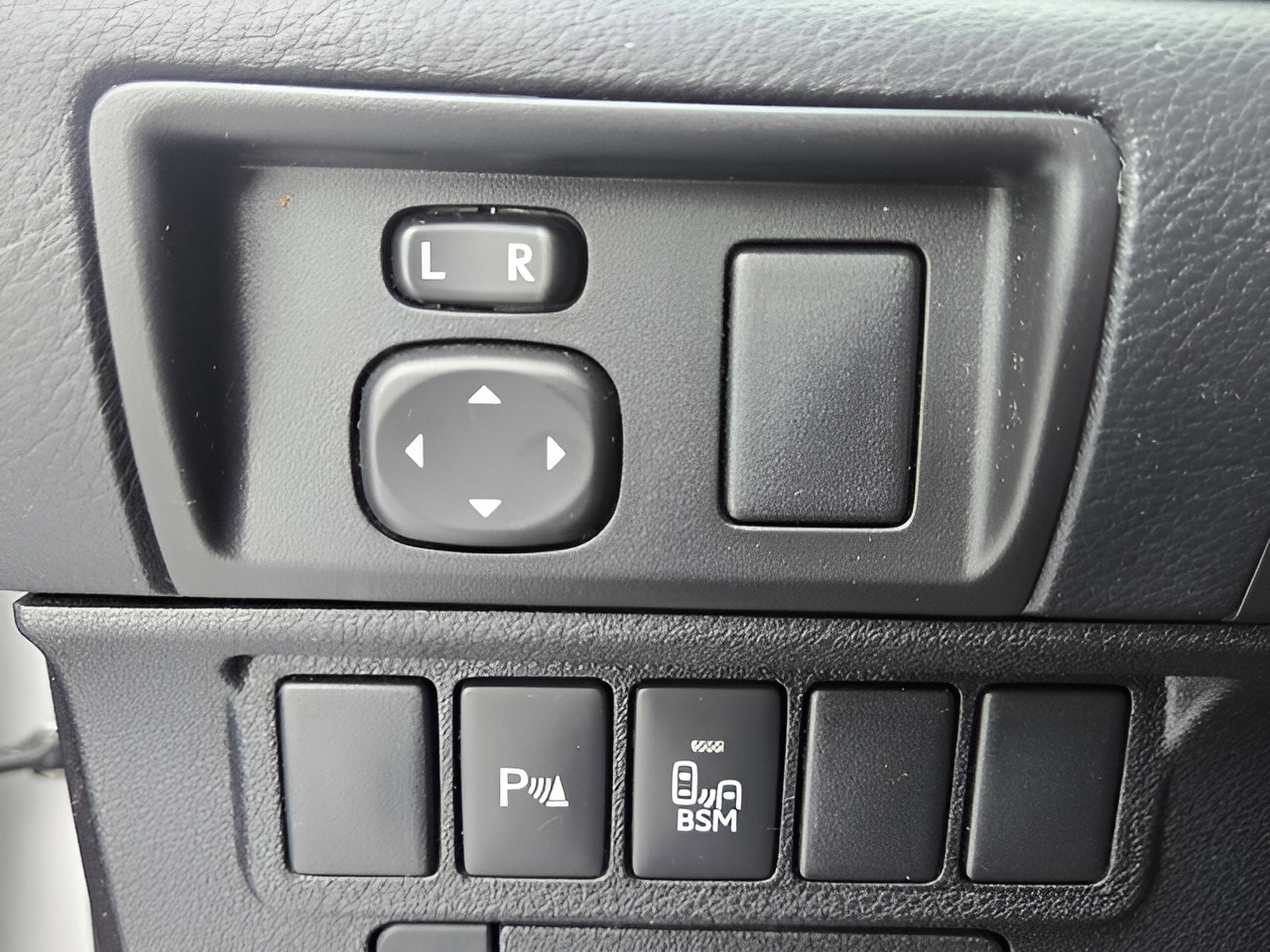 Used 2016 Lexus ES 350 w/ Navigation System Package image 24