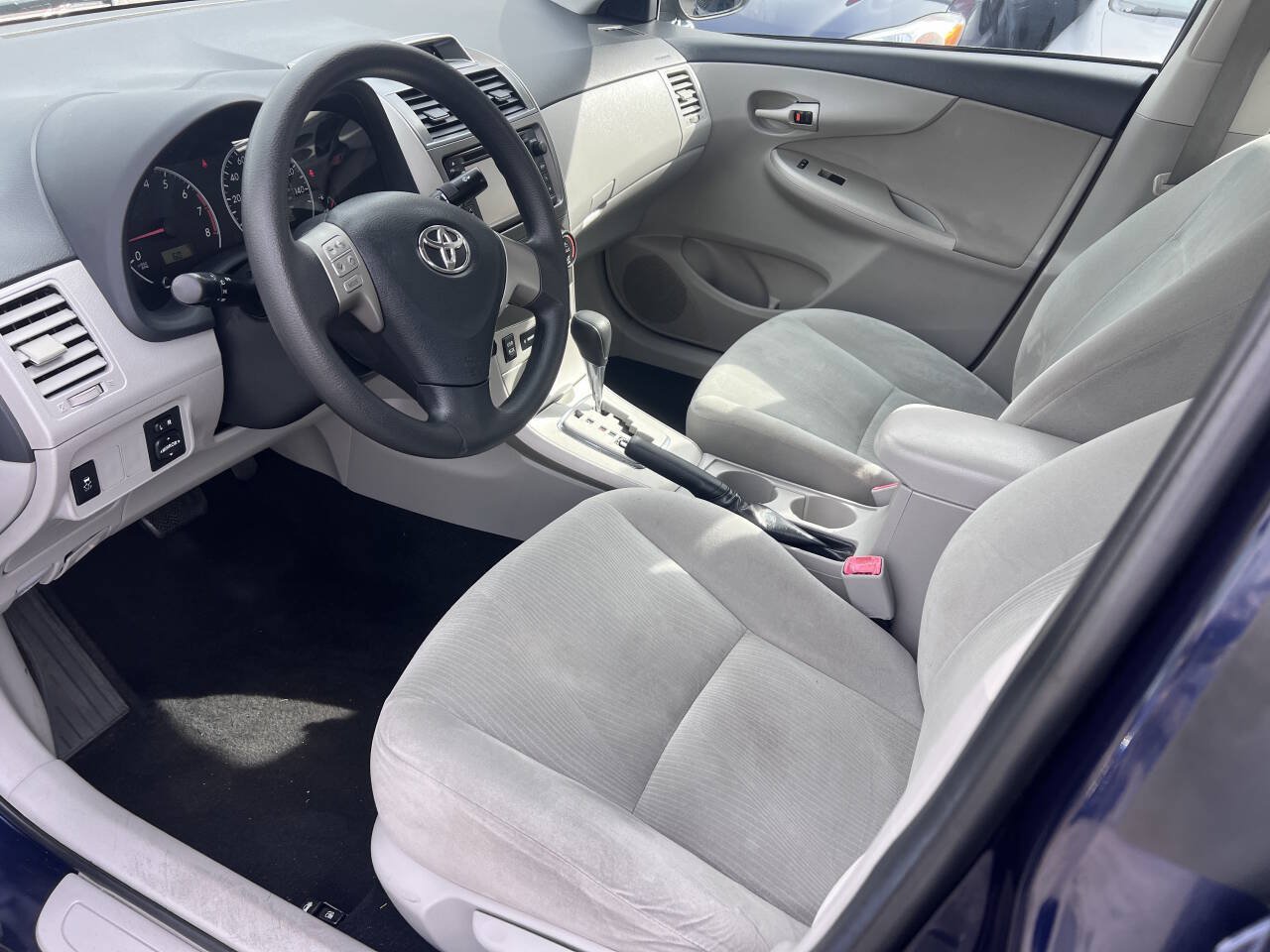 Used 2013 Toyota Corolla LE FWD image 6
