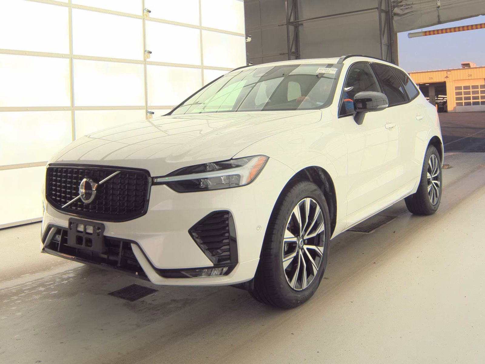 Used 2025 Volvo XC60 B5 Plus image 4