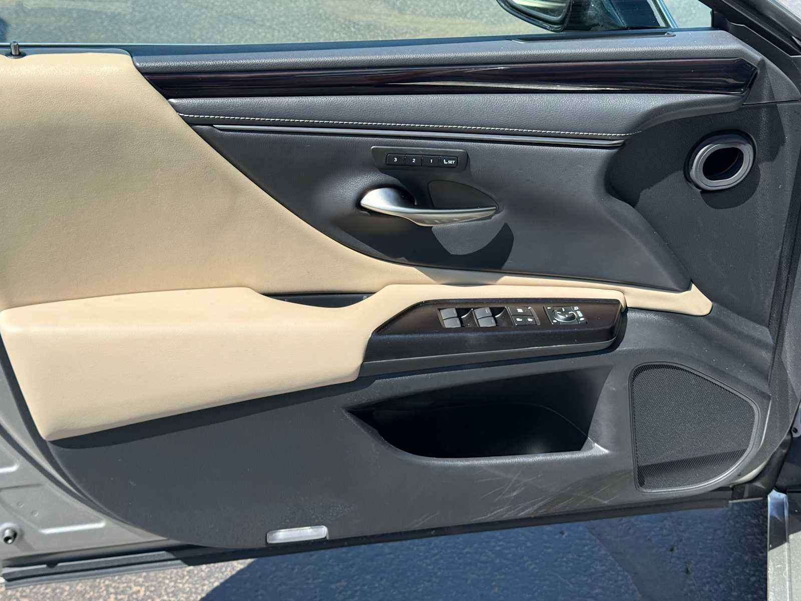 Used 2020 Lexus ES 300h w/ Premium Package FWD image 12