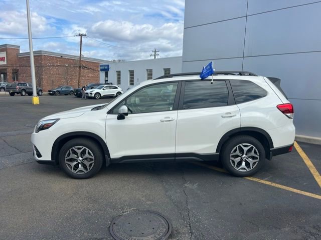Used 2024 Subaru Forester Premium image 5