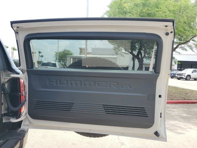 New 2026 GMC Hummer EV SUV w/ LPO, Roof Cross Rail Package AWD/4WD image 15