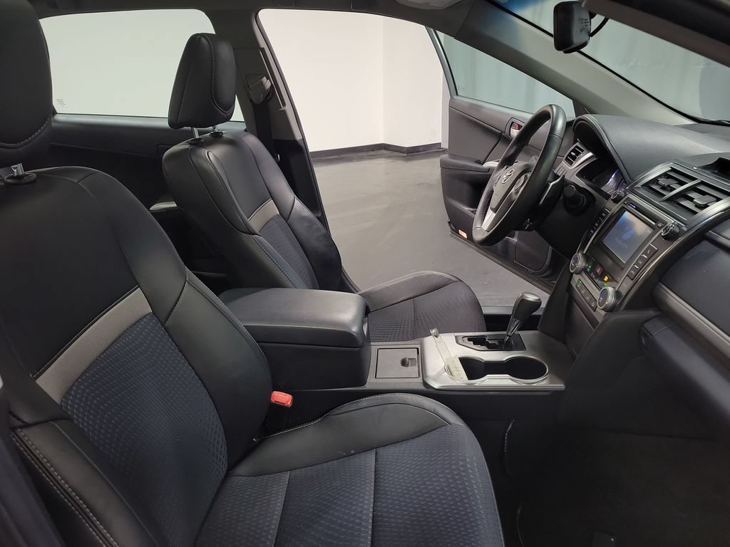 Used 2014 Toyota Camry SE w/ Moonroof Package FWD image 27