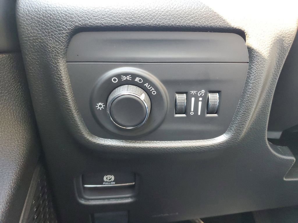 New 2025 Jeep Grand Cherokee L Laredo image 24