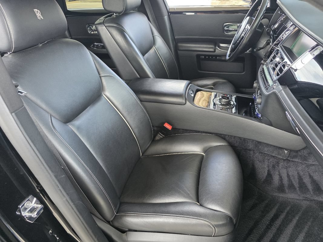 Used 2016 Rolls-Royce Ghost RWD image 27