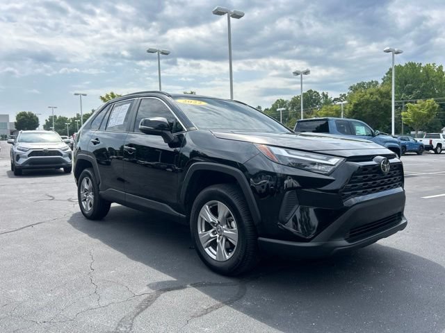 Used 2022 Toyota RAV4 XLE FWD image 4