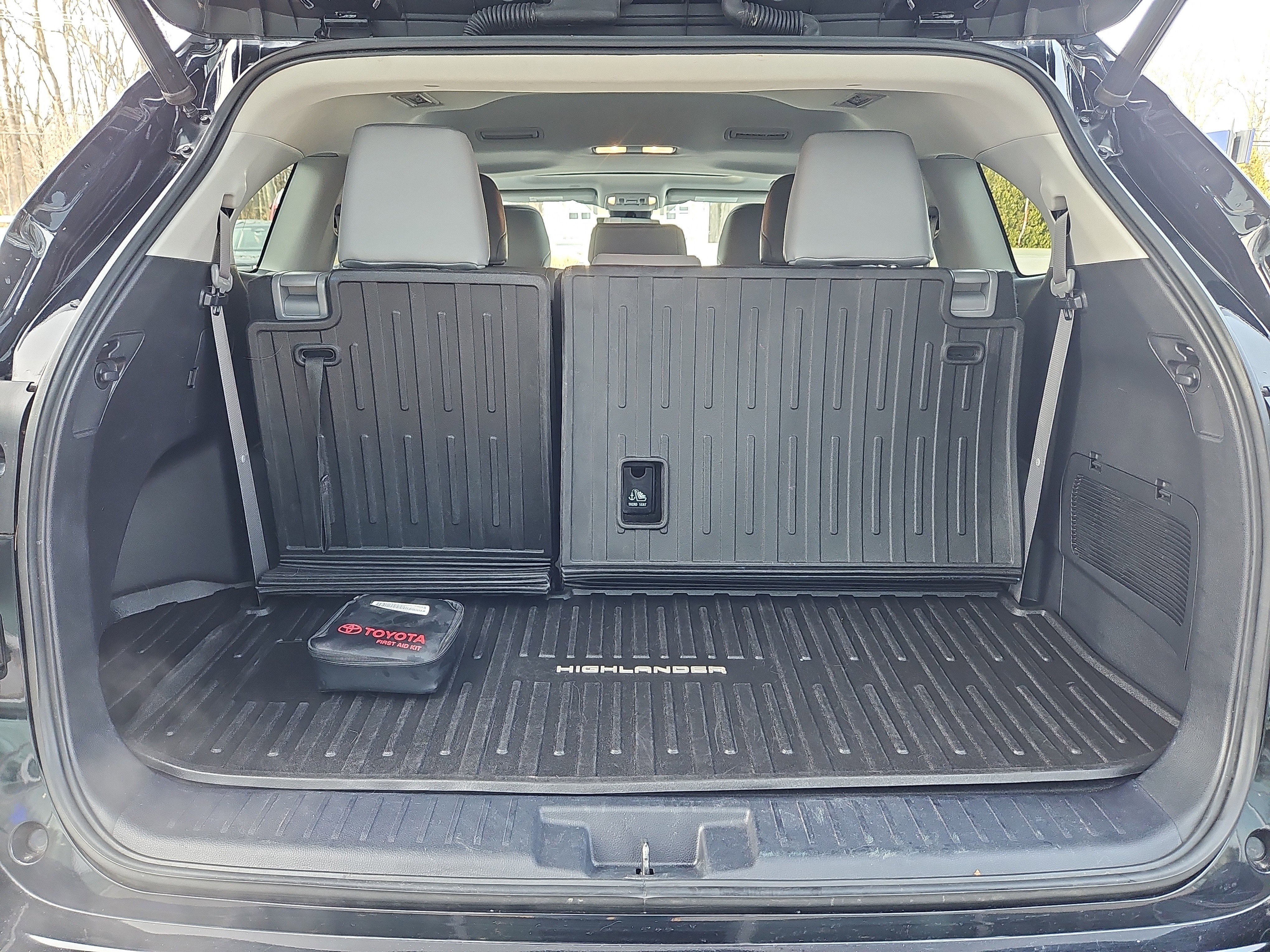 Used 2020 Toyota Highlander XLE image 32