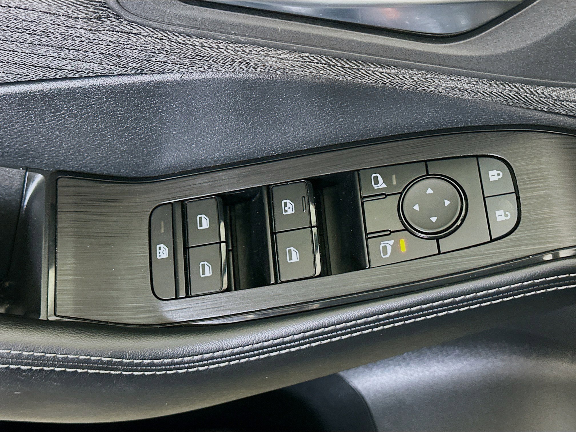 Used 2023 Nissan Rogue SV FWD image 15