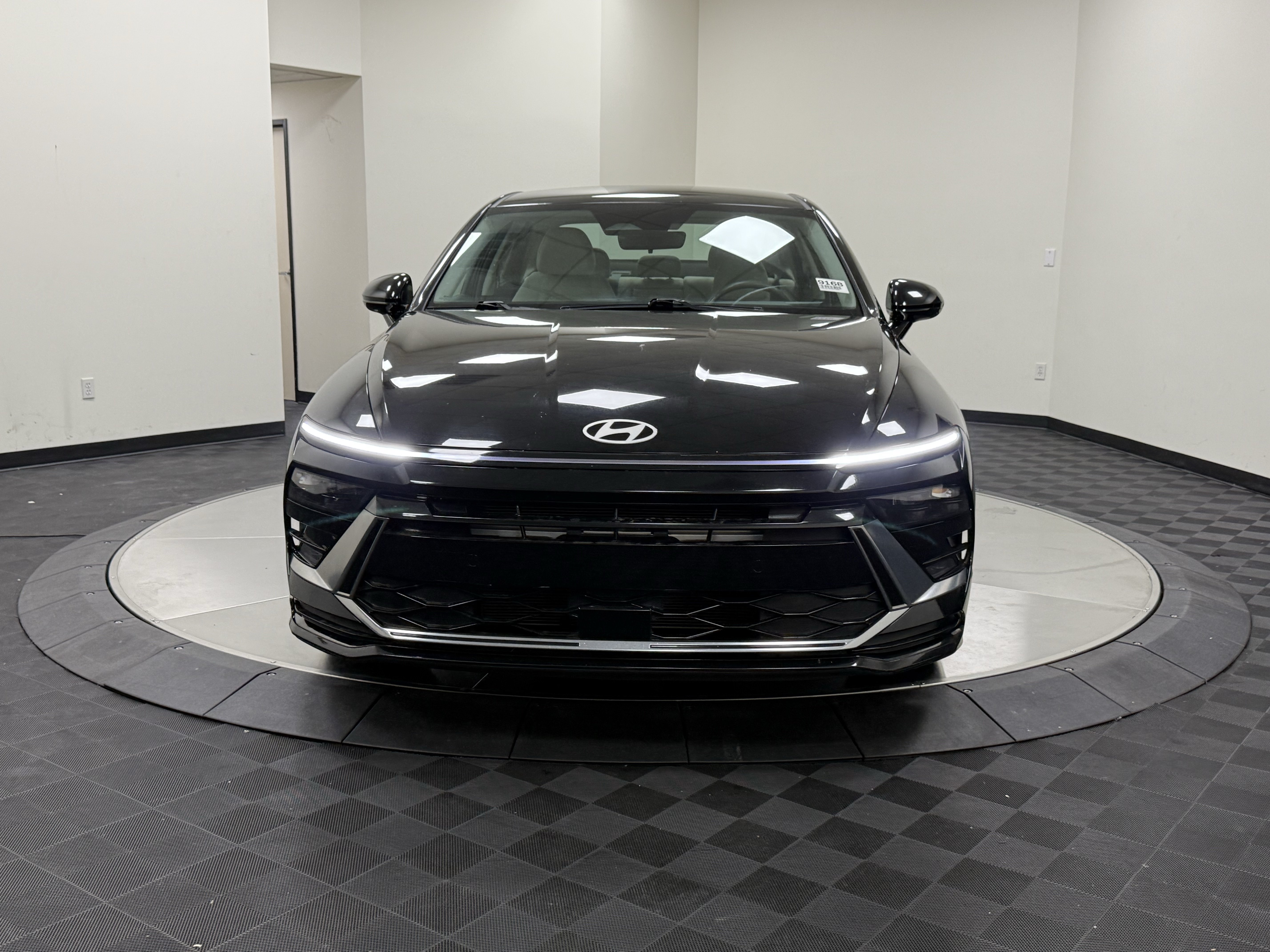 Used 2025 Hyundai Sonata SEL FWD image 2
