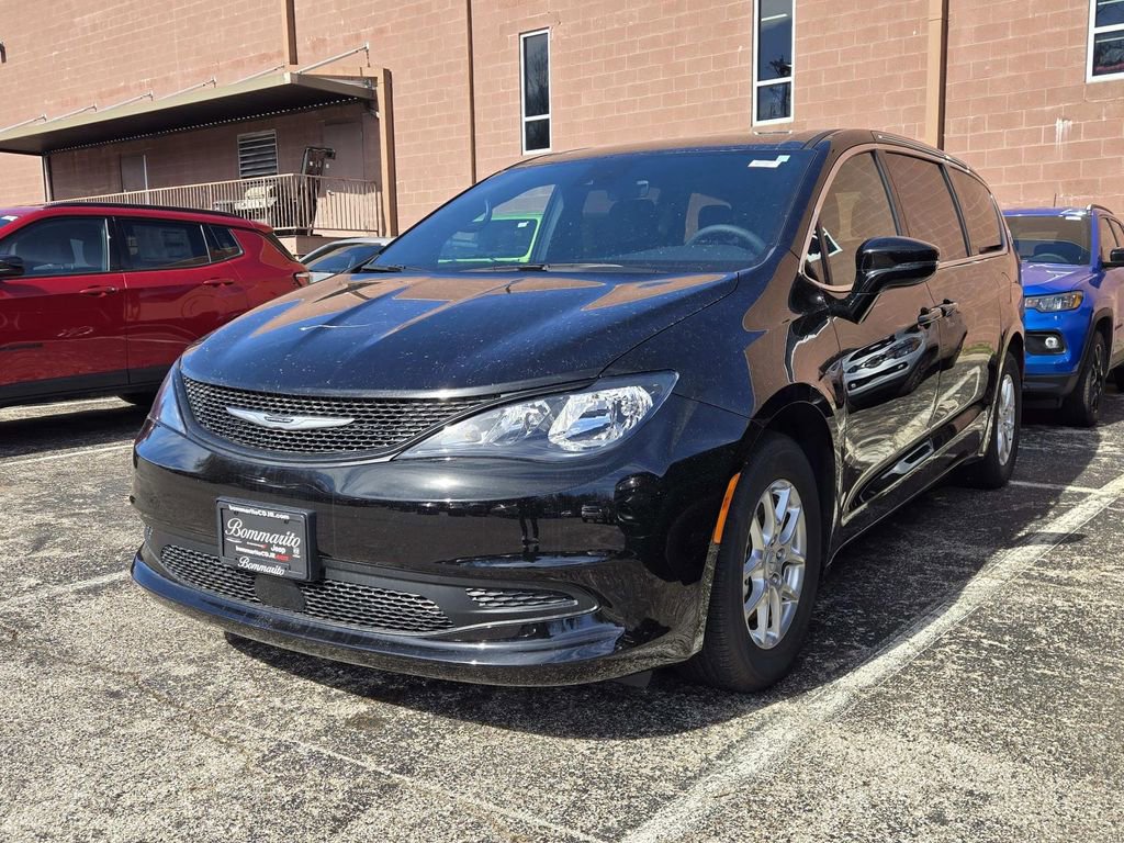 Used 2026 Chrysler Voyager LX image 4