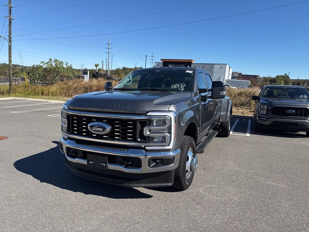 Used 2025 Ford F350 Lariat w/ FX4 Off-Road Package image 6