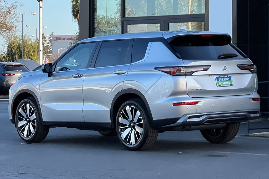 New 2026 Mitsubishi Outlander SE image 7