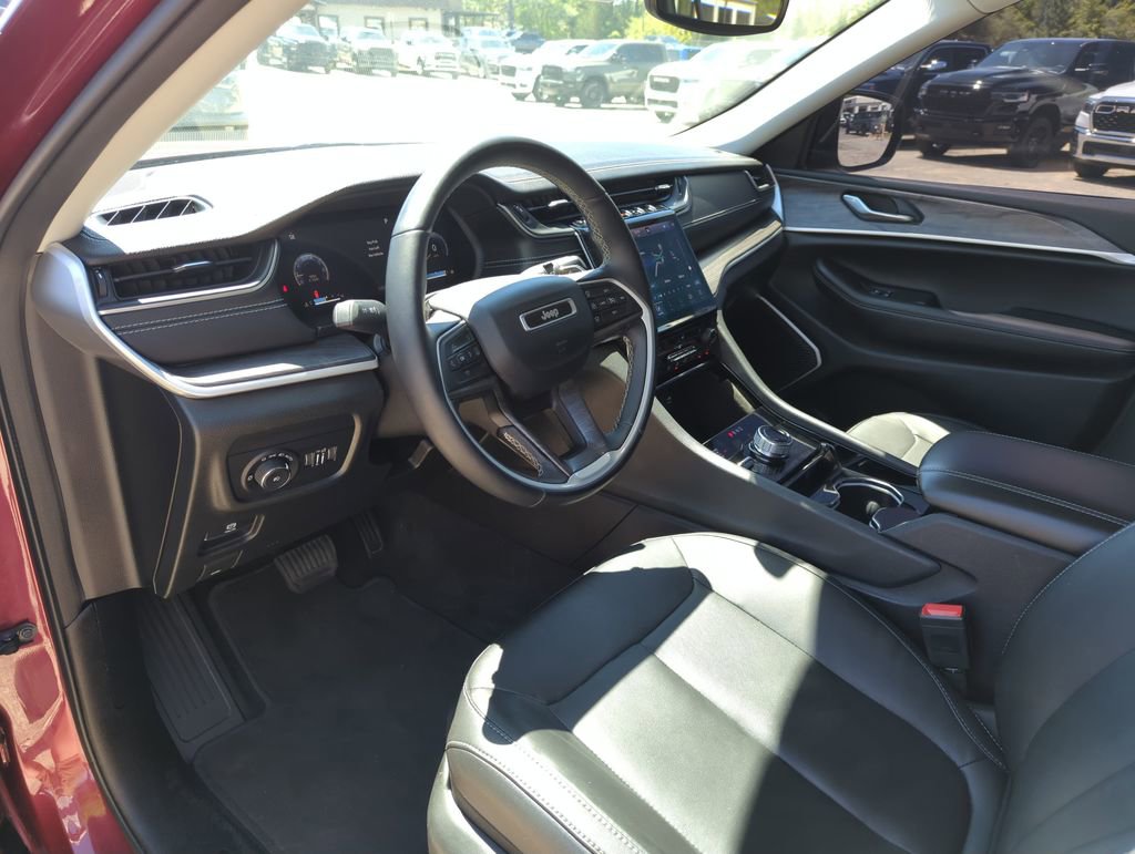 Used 2022 Jeep Grand Cherokee Limited image 11