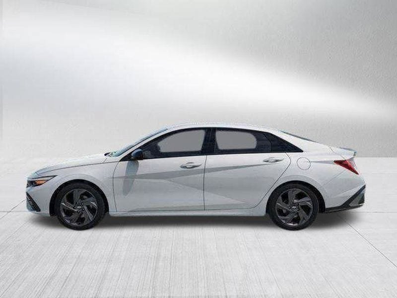 New 2026 Hyundai Elantra SEL FWD image 3