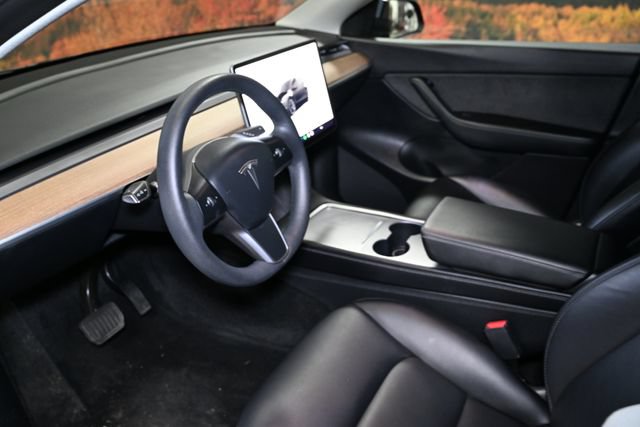 Used 2022 Tesla Model Y Long Range AWD/4WD image 18