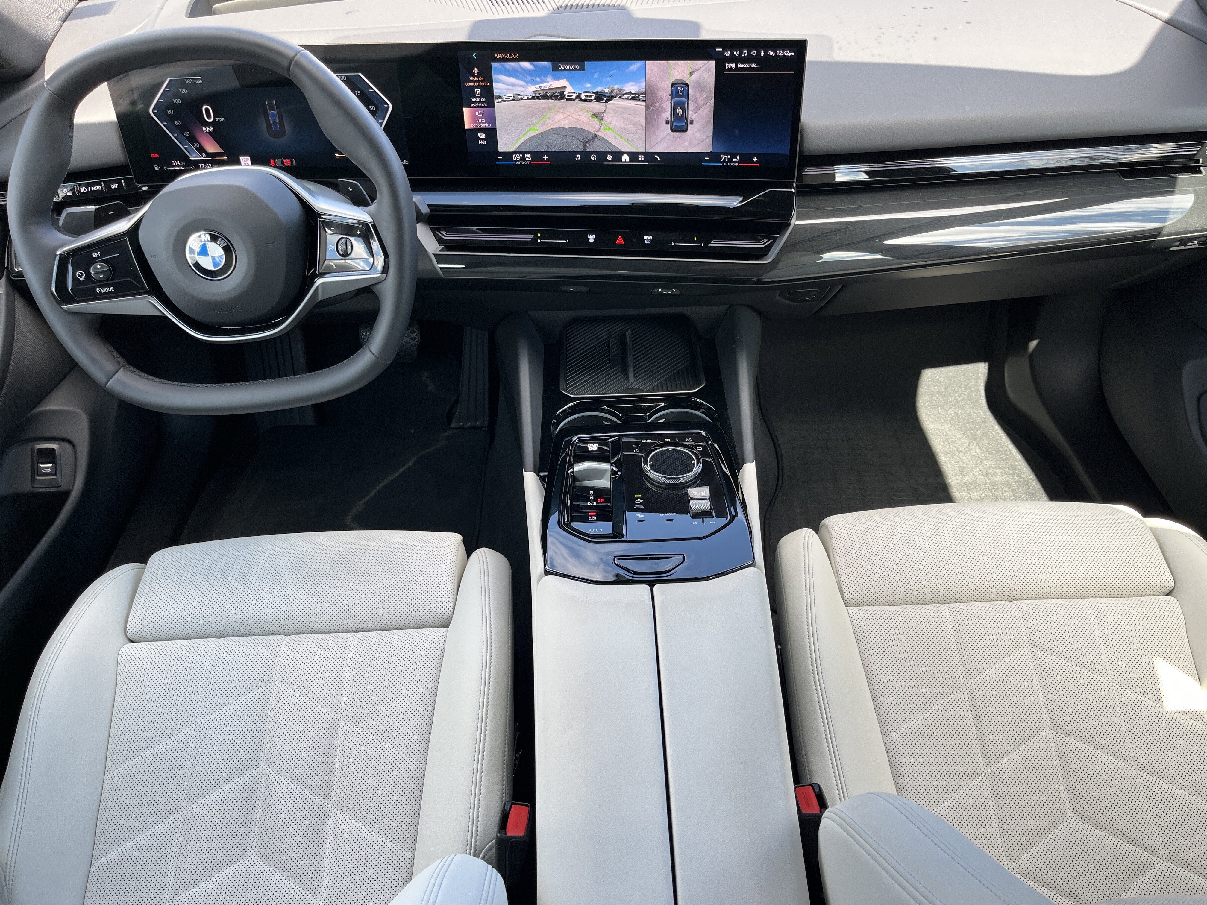 Used 2024 BMW 530i w/ Premium Package image 3