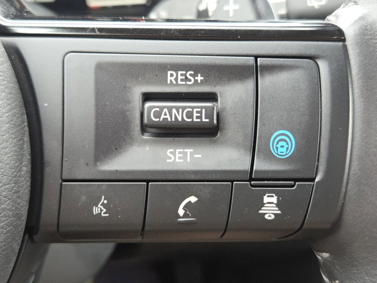 Used 2024 Nissan Rogue SL image 33