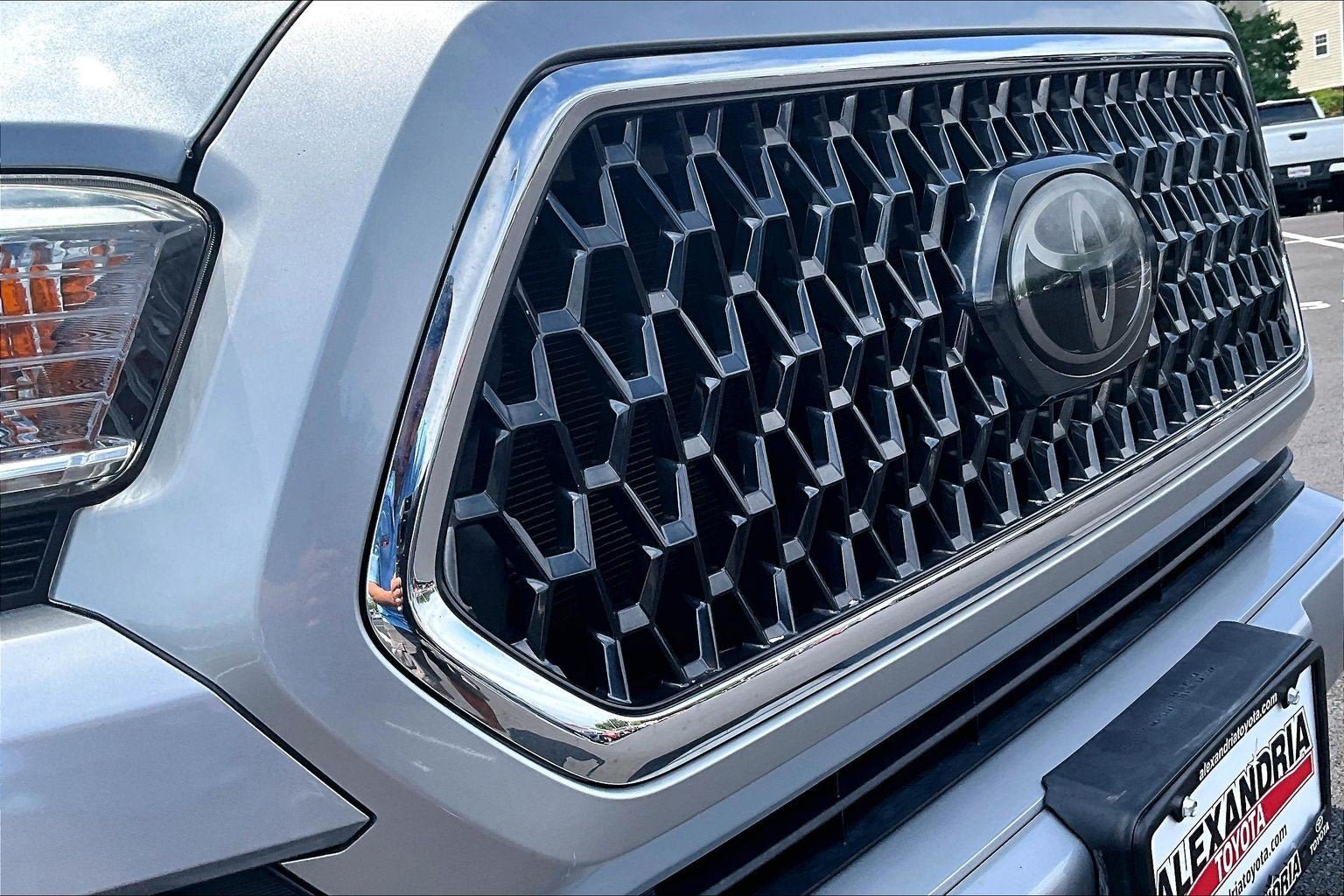 Used 2018 Toyota Tacoma TRD Sport AWD/4WD image 27