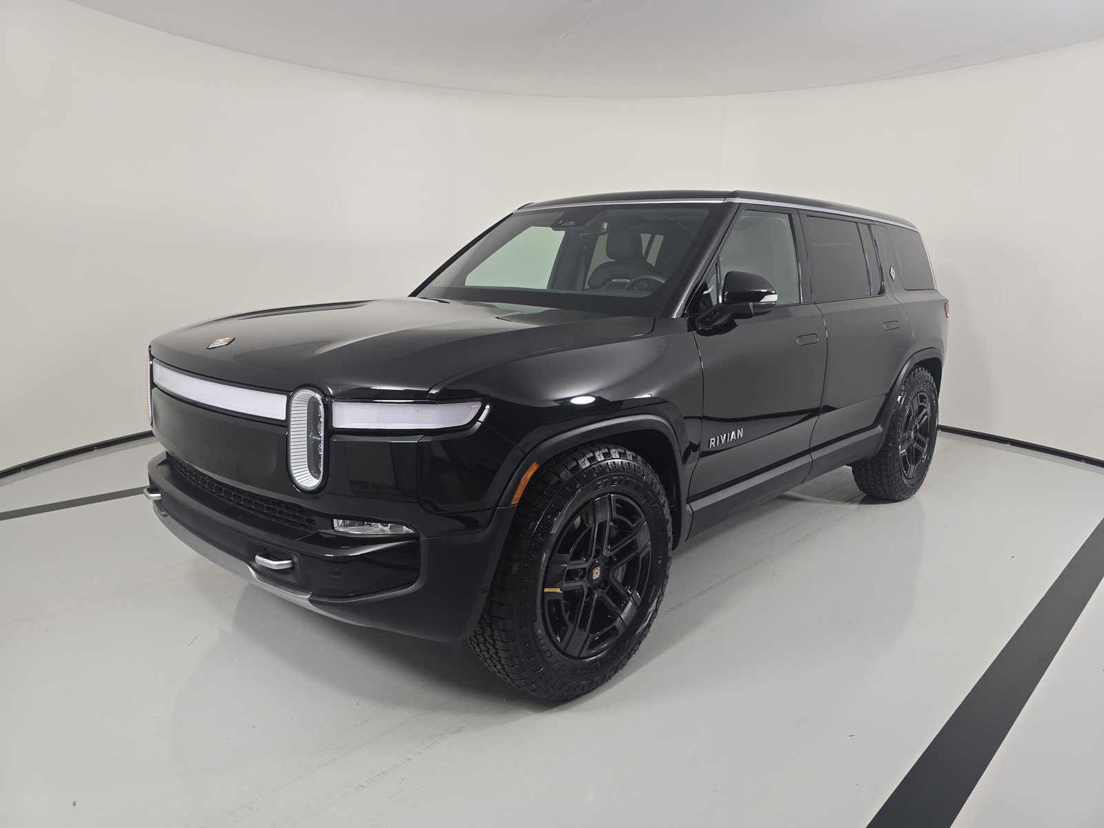 Used 2024 Rivian R1S Adventure AWD/4WD image 1