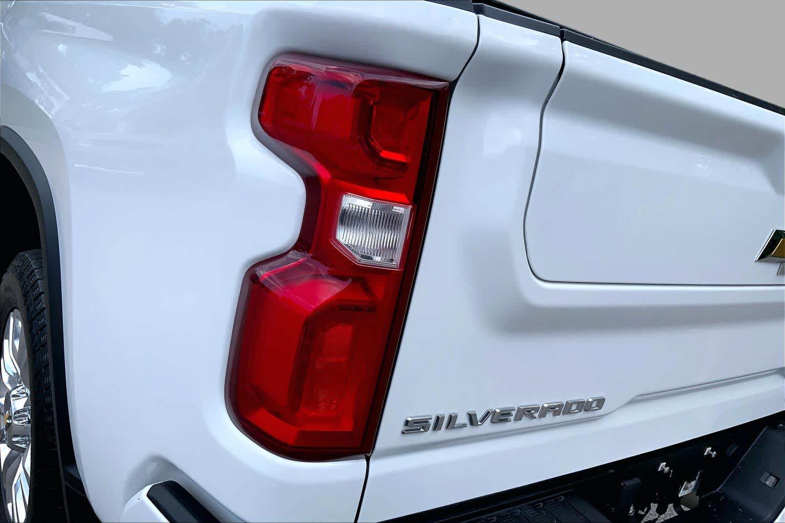 Used 2022 Chevrolet Silverado 2500 High Country w/ Z71 Off-Road Package AWD/4WD image 26