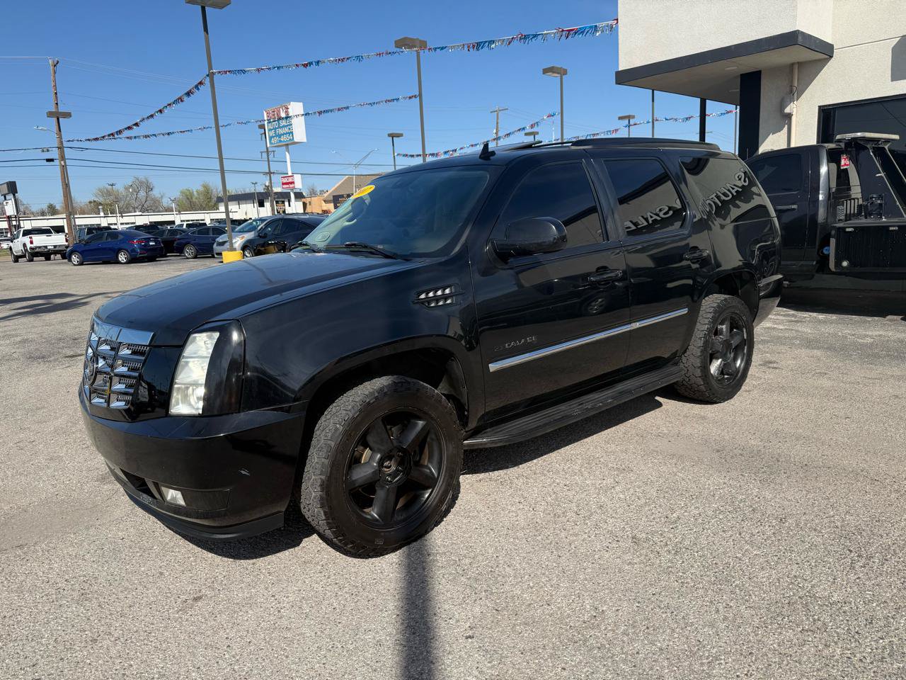 Used 2007 Cadillac Escalade AWD w/ Information Package image 2