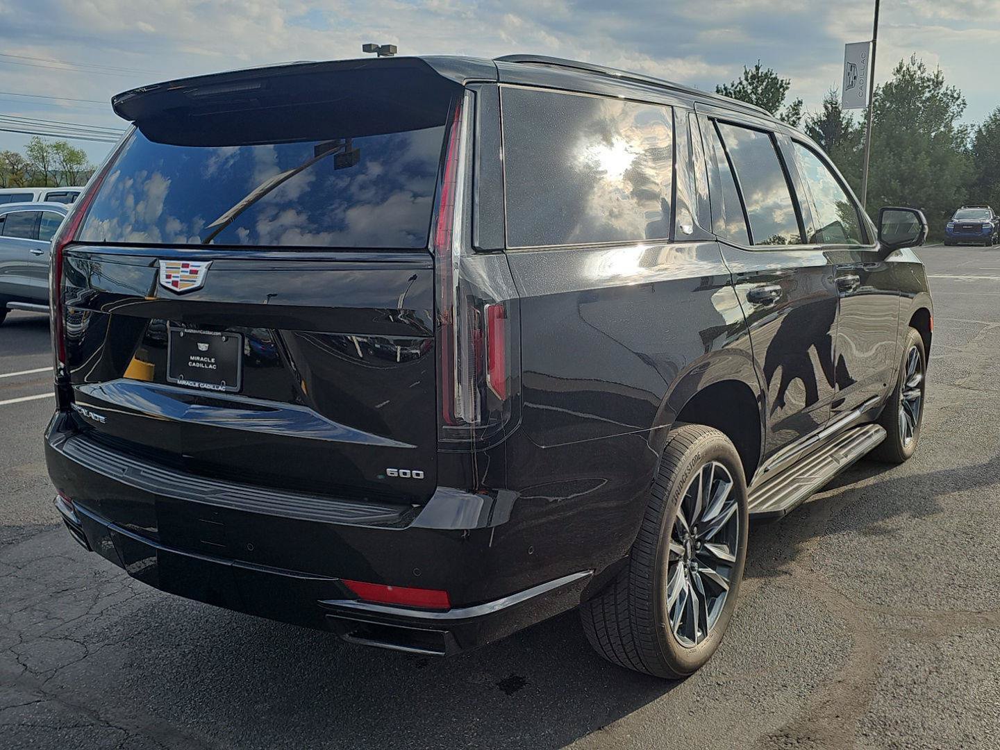 Used 2023 Cadillac Escalade Sport AWD/4WD image 4