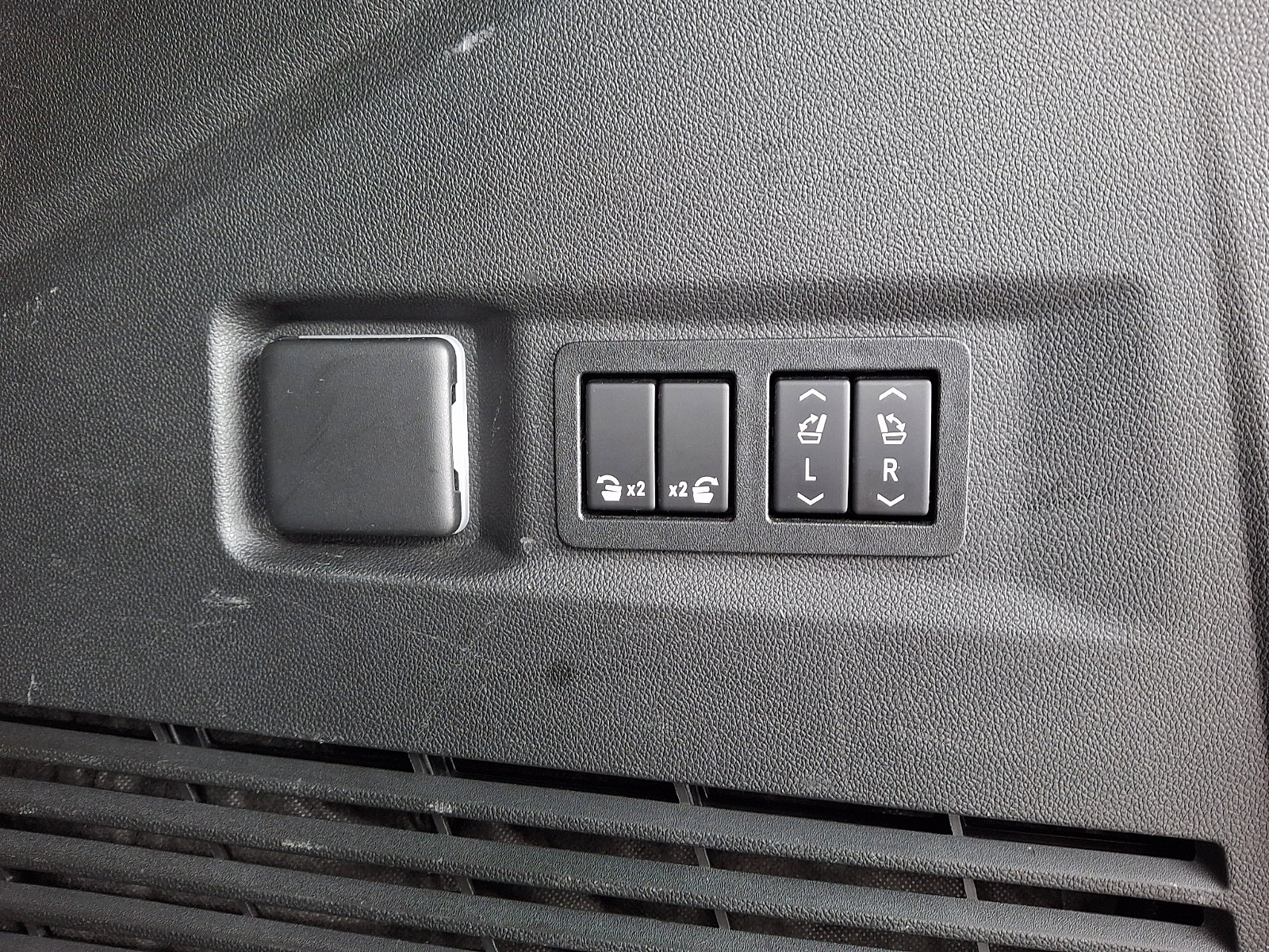 Certified 2022 Chevrolet Tahoe Z71 w/ Luxury Package image 31