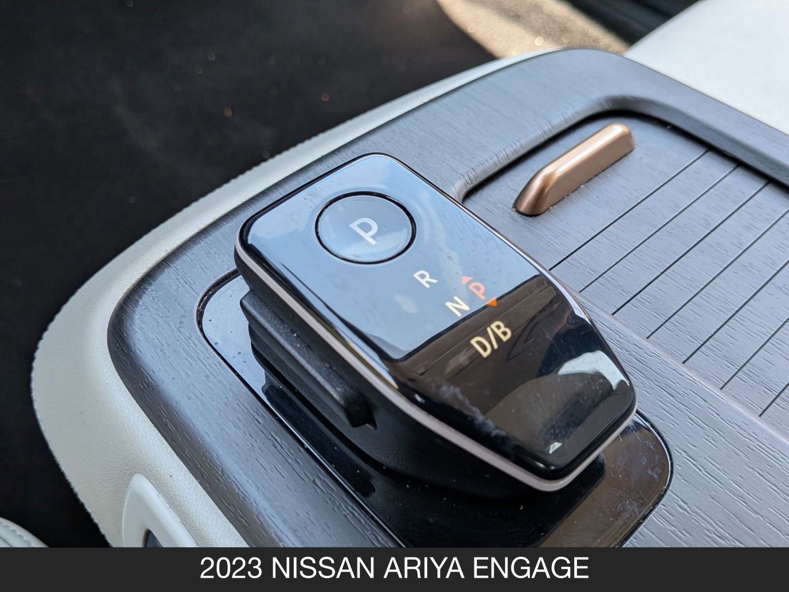 Used 2023 Nissan Ariya AWD image 16