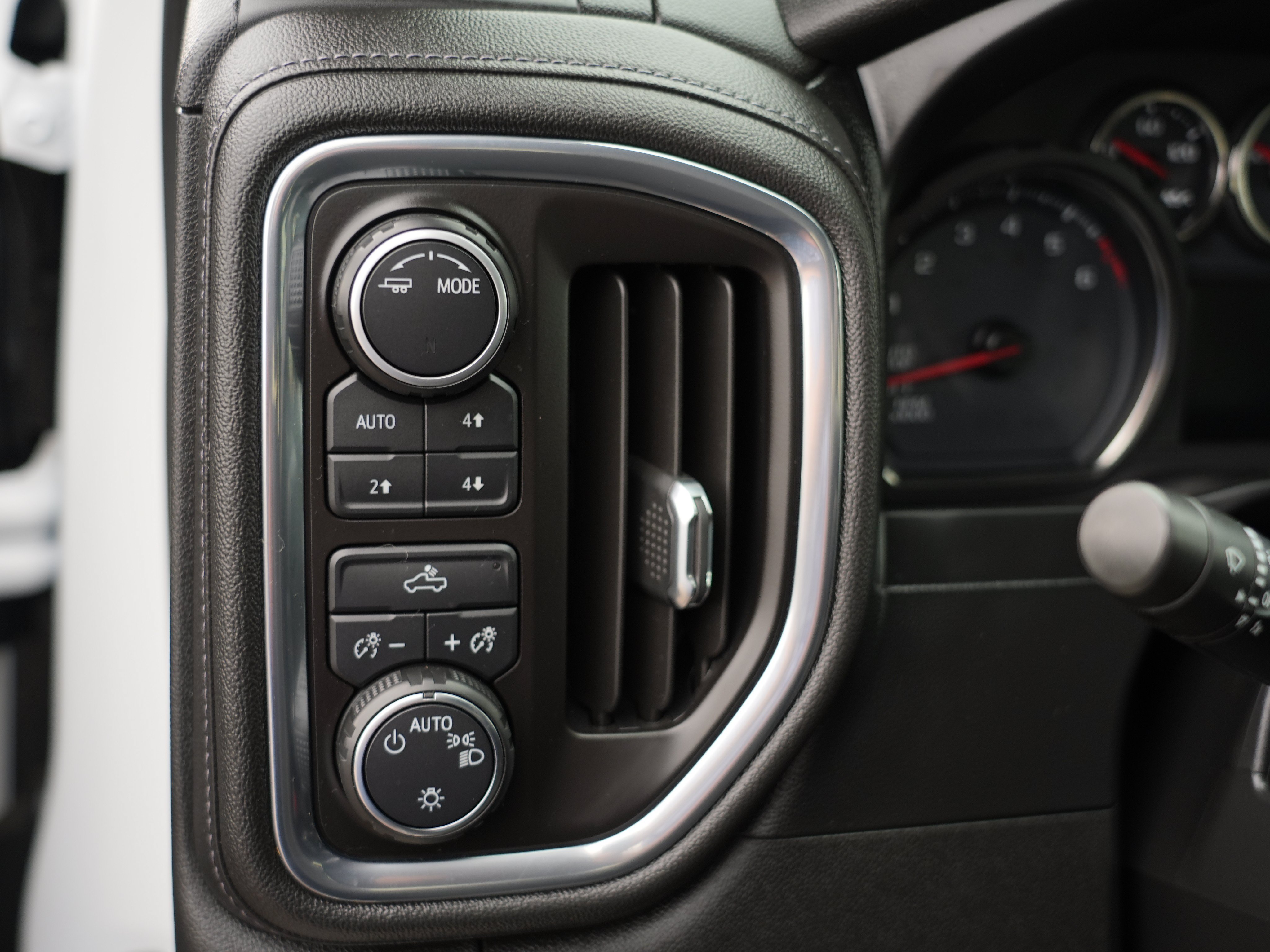 Used 2020 Chevrolet Silverado 1500 LT w/ True North Edition AWD/4WD image 16