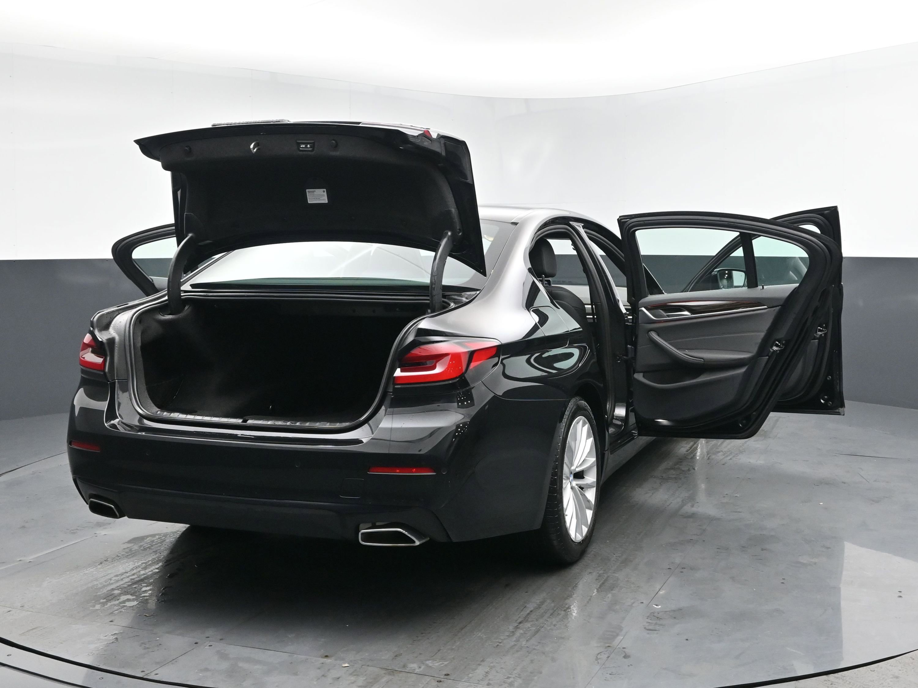 Used 2023 BMW 530i xDrive w/ Convenience Package image 31