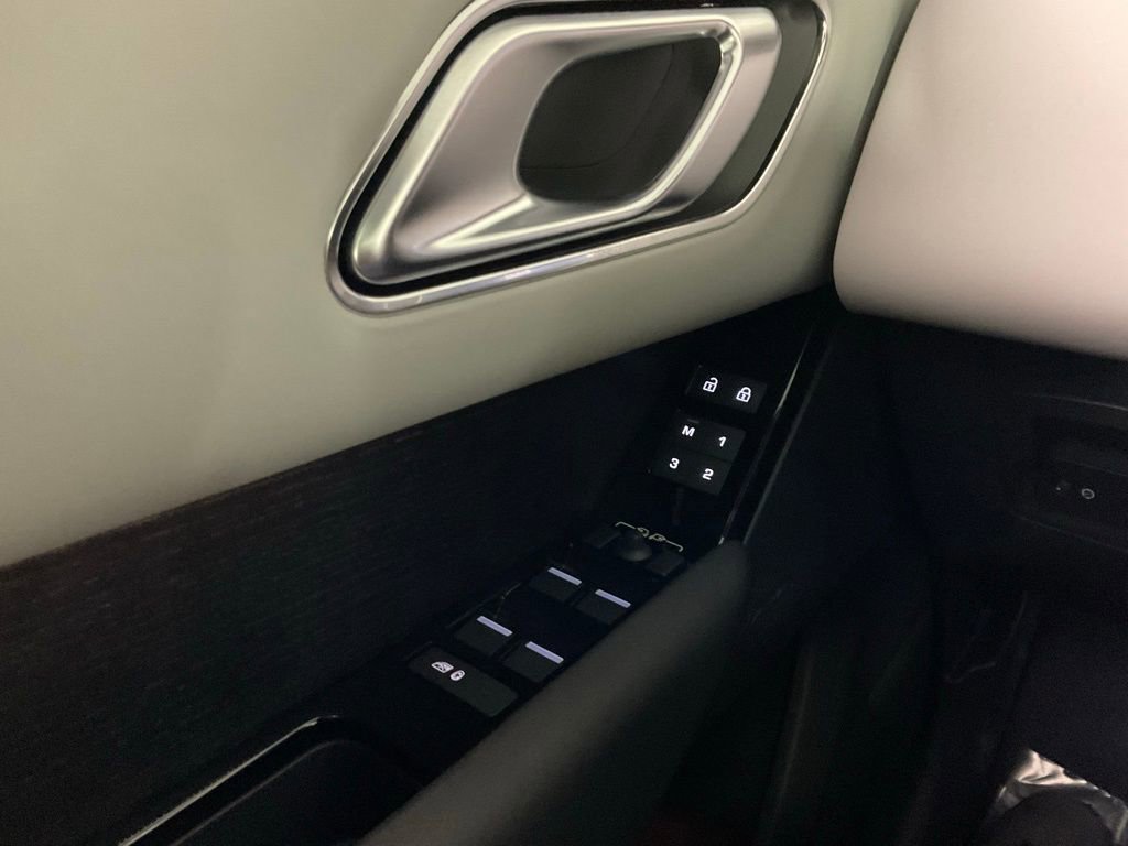 Used 2026 Land Rover Range Rover Velar Dynamic SE image 19
